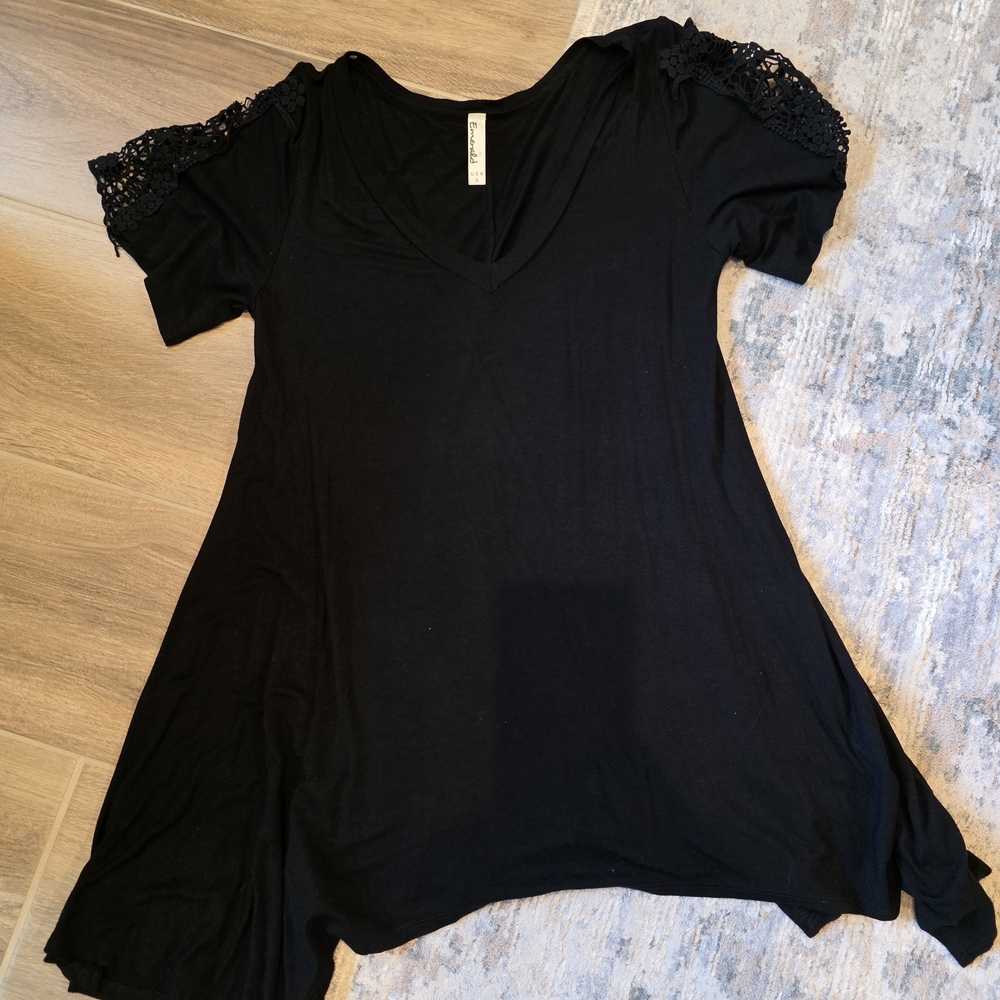 Emerald Brand Lace Sleeves Women's Top